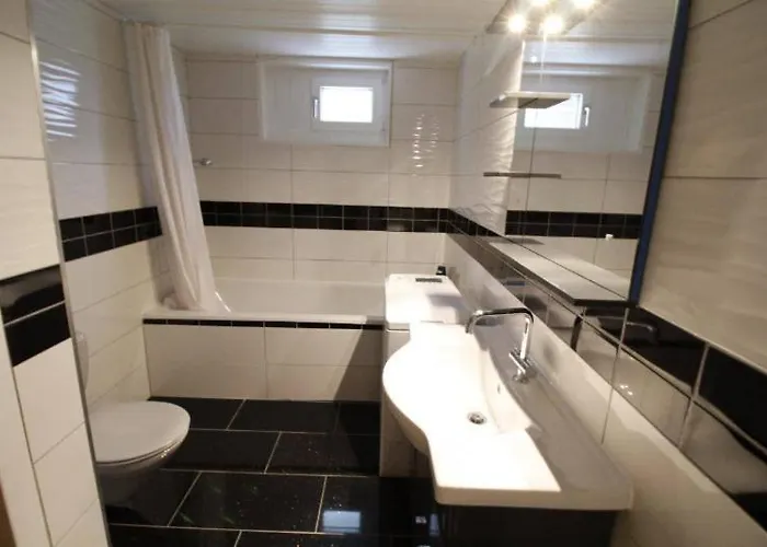 Проживание в семье Multiple Near The Station